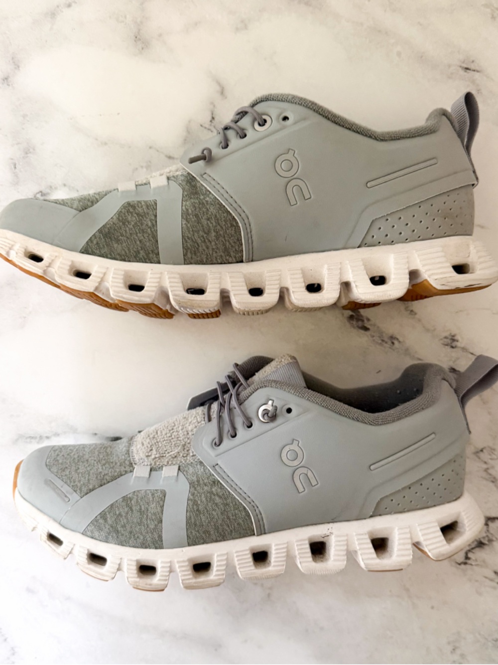 On Cloud Women’s Cloud 5 Sneakers in Terry/Glacier White - Picture 5 of 14